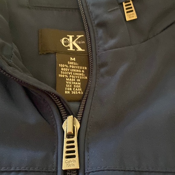 VINTAGE Calvin Klein Rain / Windbreaker Jacket with hood - EXCELLENT CONDITION - Picture 2 of 11